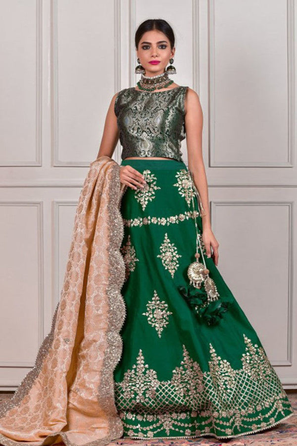 Aneeza Lehenga